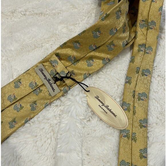 Men's TOMMY BAHAMA Tie Silk Pineapple Tropical Vacation Work Core‎ NWT - Picture 2 of 3